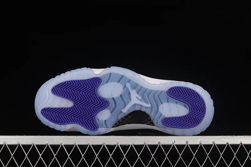 All categories Air Jordan Jordan series basketball shoes Air Jordan 11 F version Air Jordan 11 Low "Concord" AJ11 Kang buckle white black genuine carbon low-top basketball shoes 528895-153